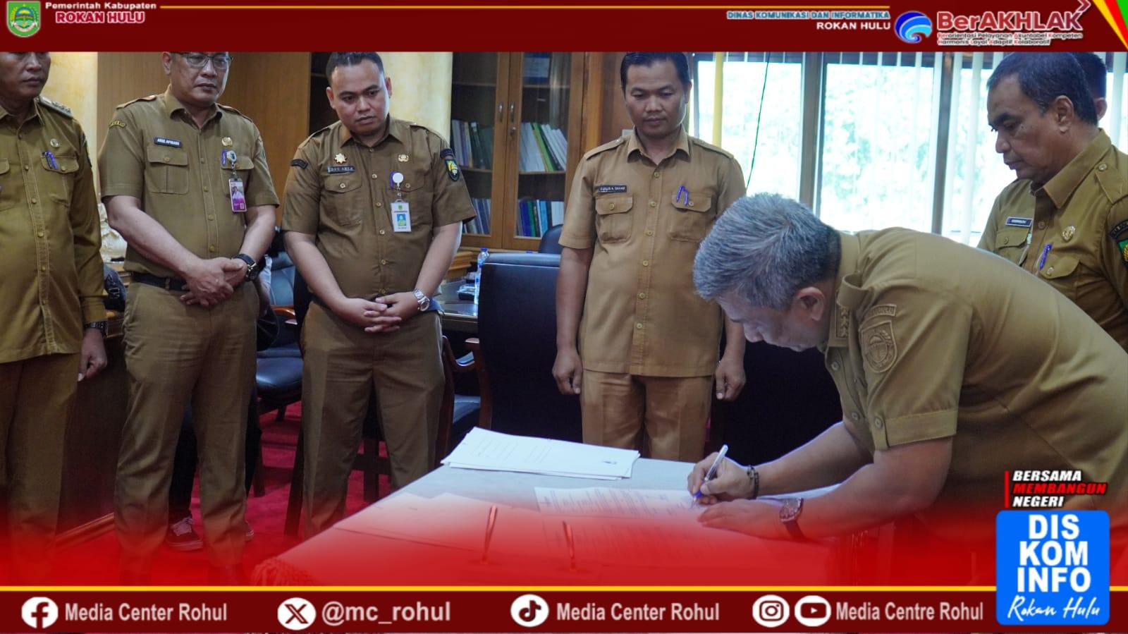 Bupati Rohul Anton Gelar Sertijab Pejabat Administrator Eselon III Camat