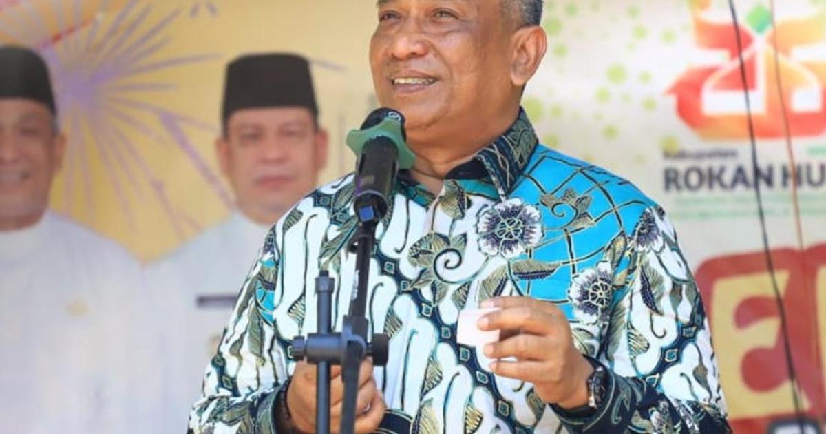 Bupati Rohul Anton saat memberikan sambutan di acara HUT ke-38 Desa Bencah Kusuma