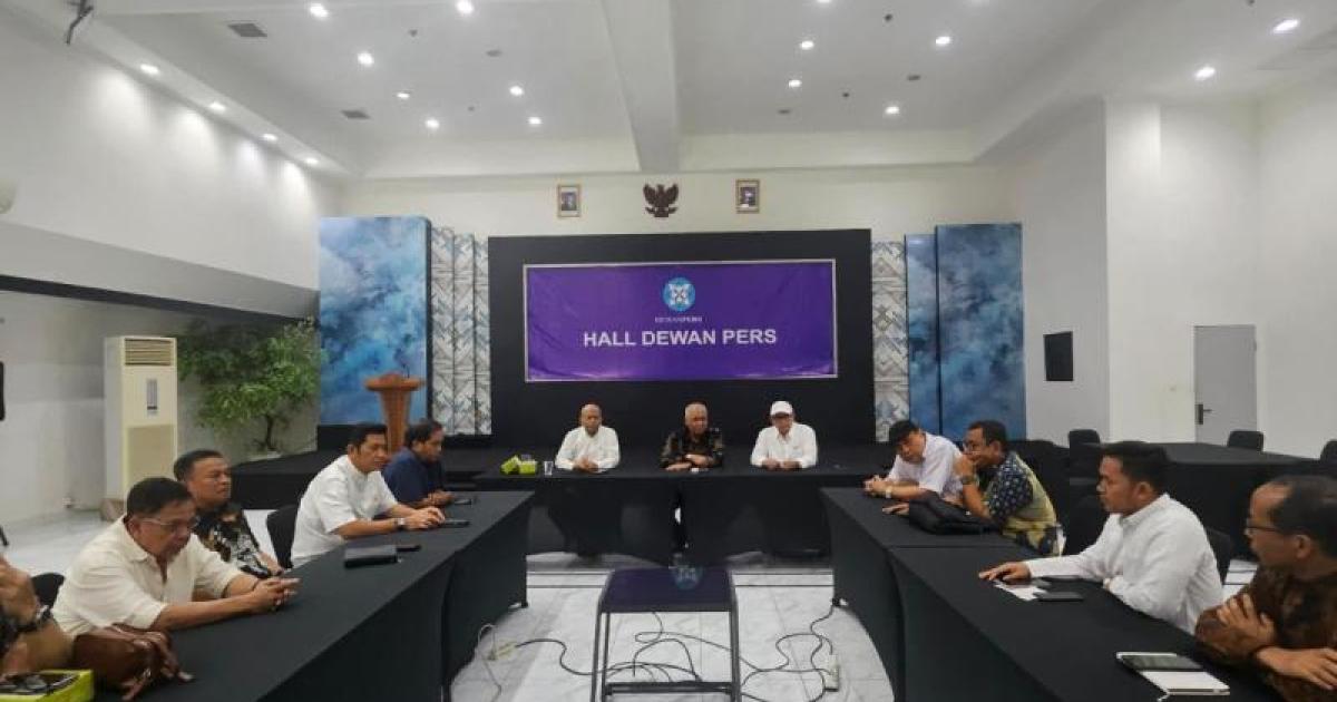 Ketua Umum dan Ketua Dewan Kehormatan PWI Pusat Umjmkan Struktur Pengurus Masa Bakti 2025-20230