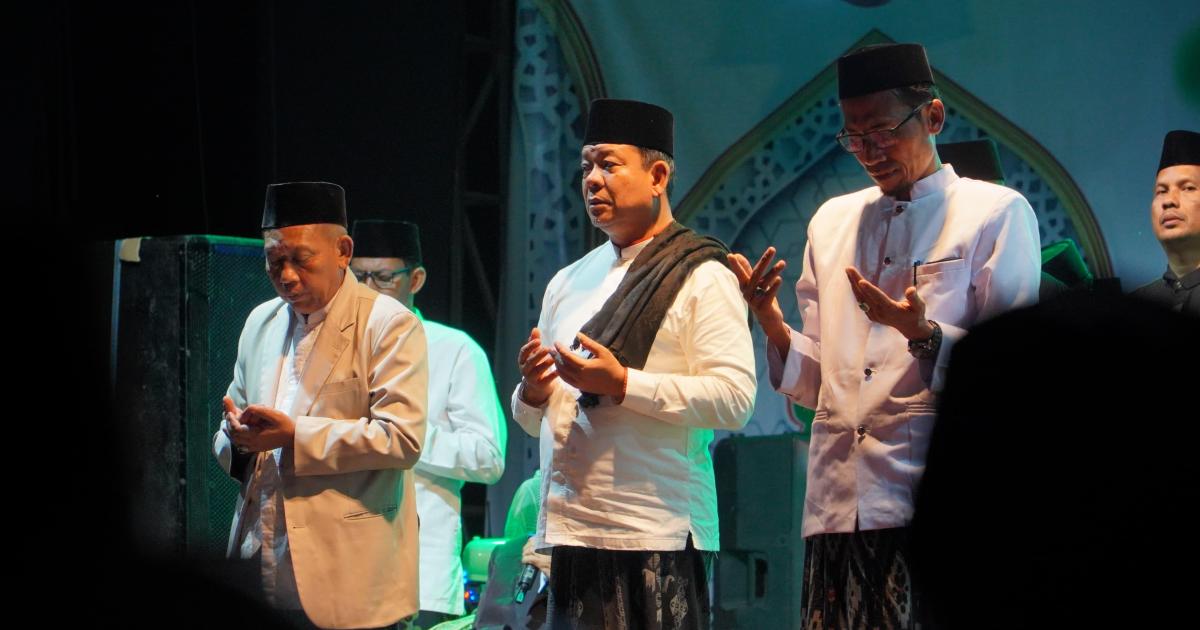 Wabup Rohul saat menghadiri Kepenuhan Raya Bersholawat