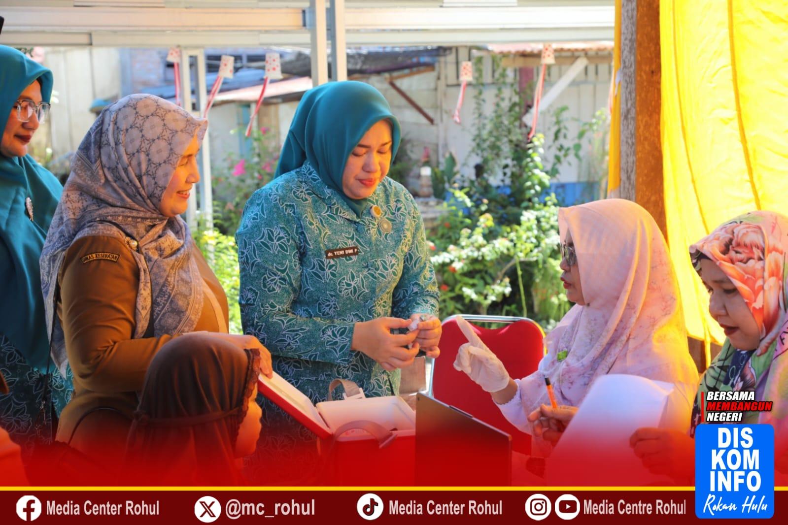 Ketua TP PKK Rokan Hulu dr Yenni saat Luncurkan Program Pemeriksaan Kesehatan Gratis di Sekolah