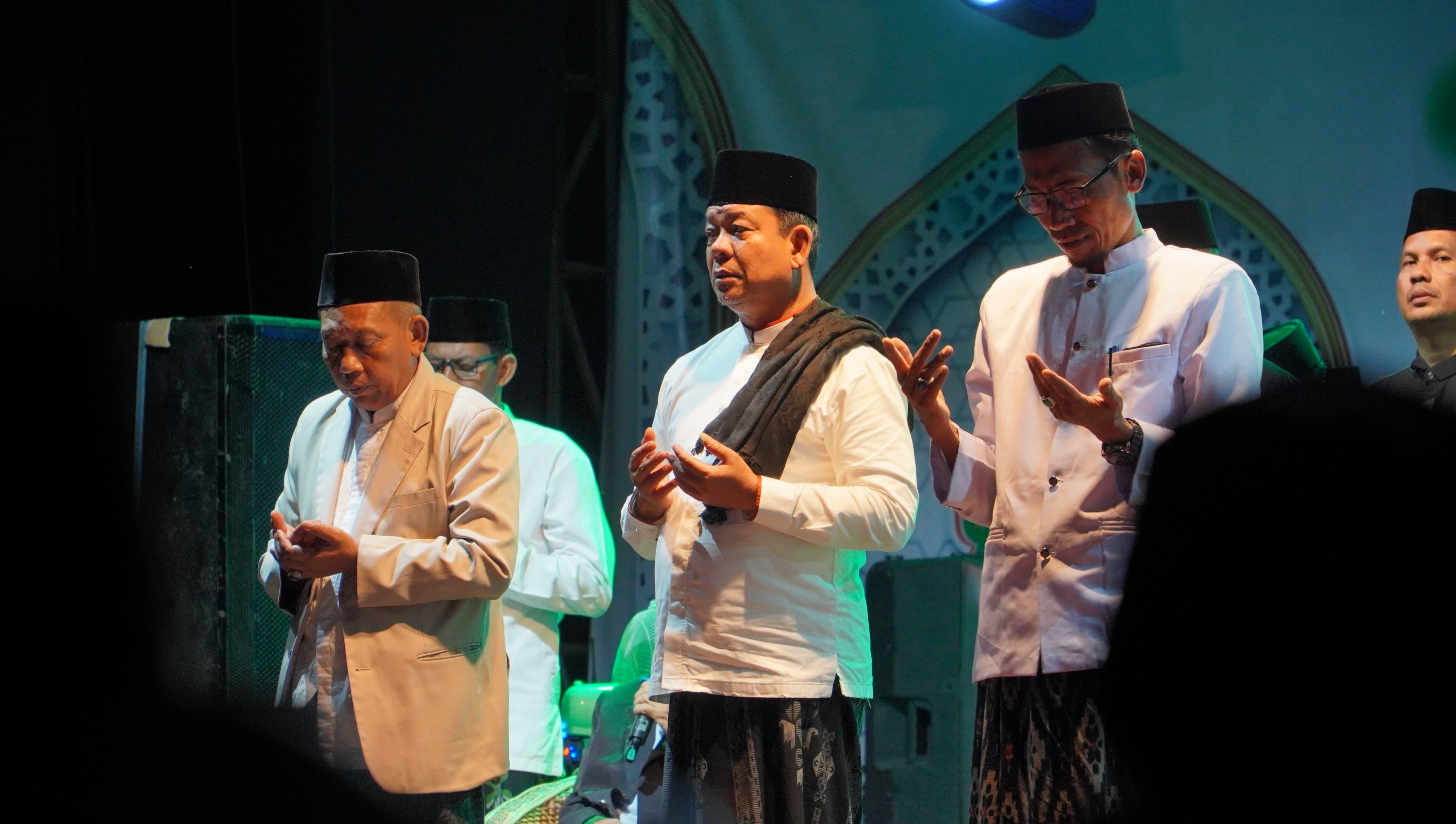 Wabup Rohul saat menghadiri Kepenuhan Raya Bersholawat