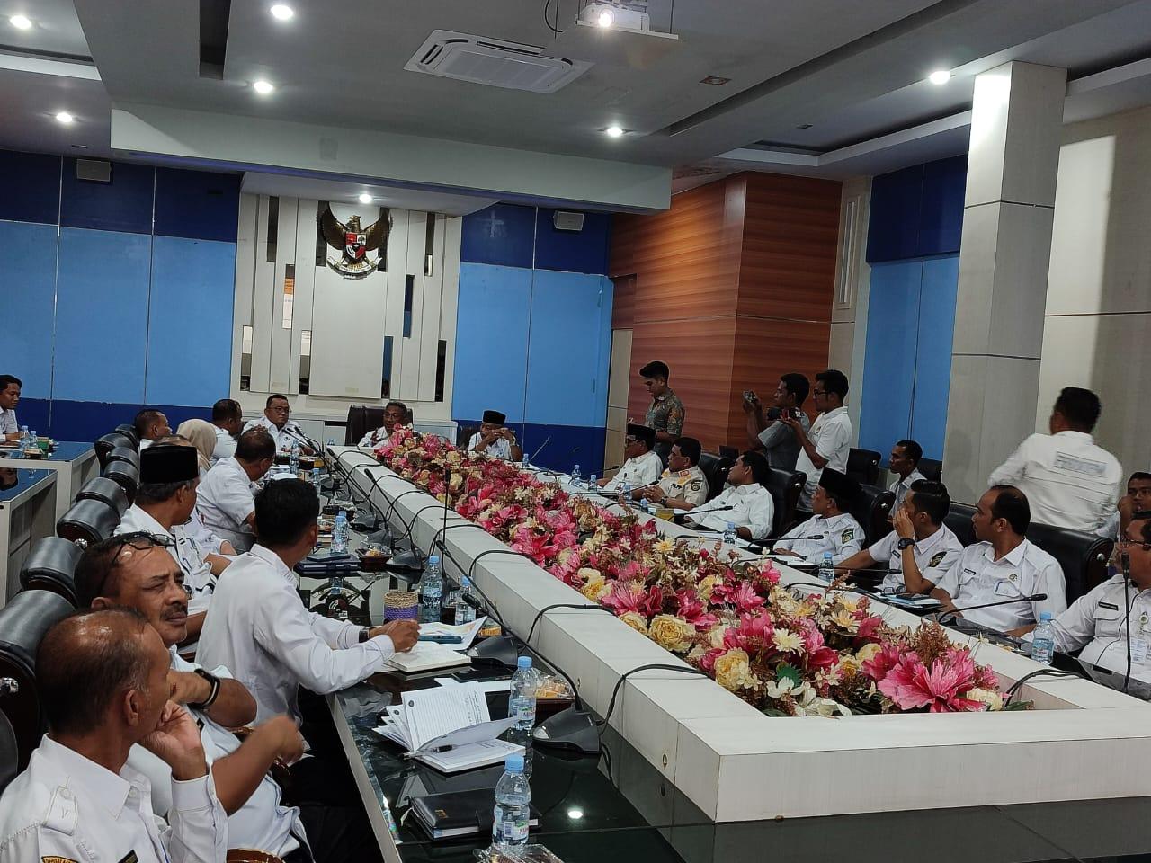 Bupati Anton pimpin rapat persiapan HUT Rohul ke 26. Kegiatan diikuti Sekda, para Asisten dan seluru kepala OPD di Lingkungan Pemkab Rohul