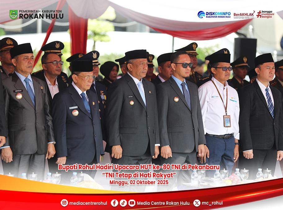 Bupati Rohul Anton mengikuti Upacara Hari Ulang Tahun TNI ke 80 tahun 2025 di Pekanbaru