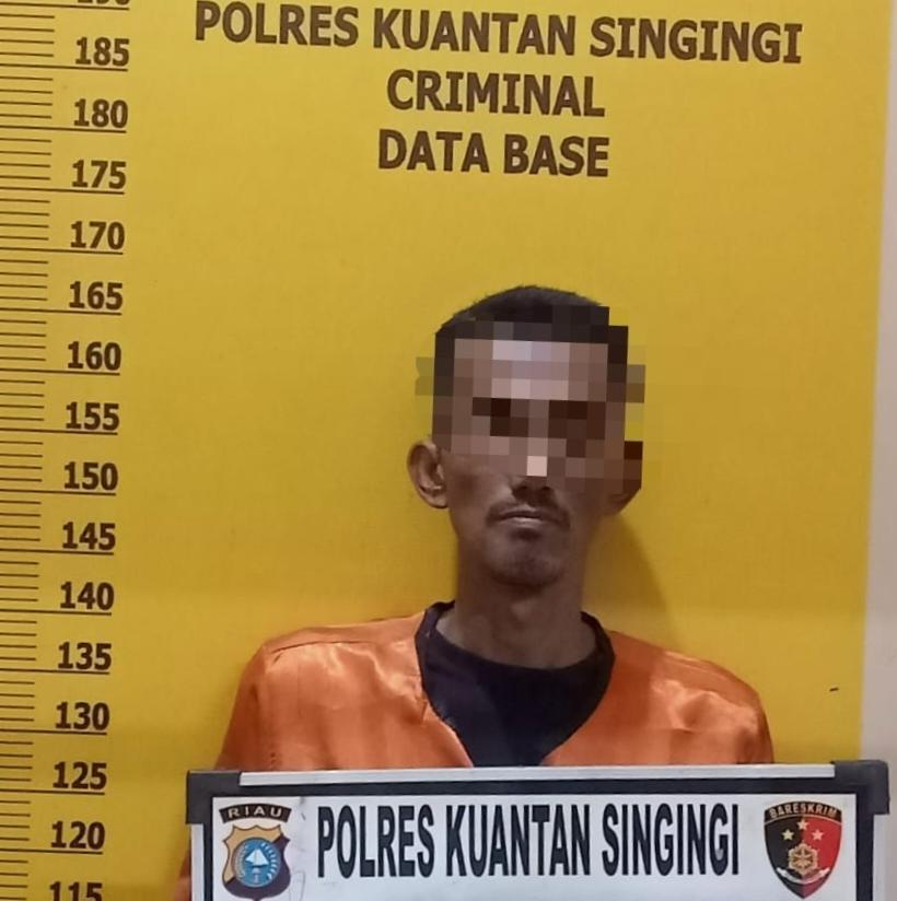 Pria inisial AU, terduga pelaku begal yang ditangkap Polres Kuansing