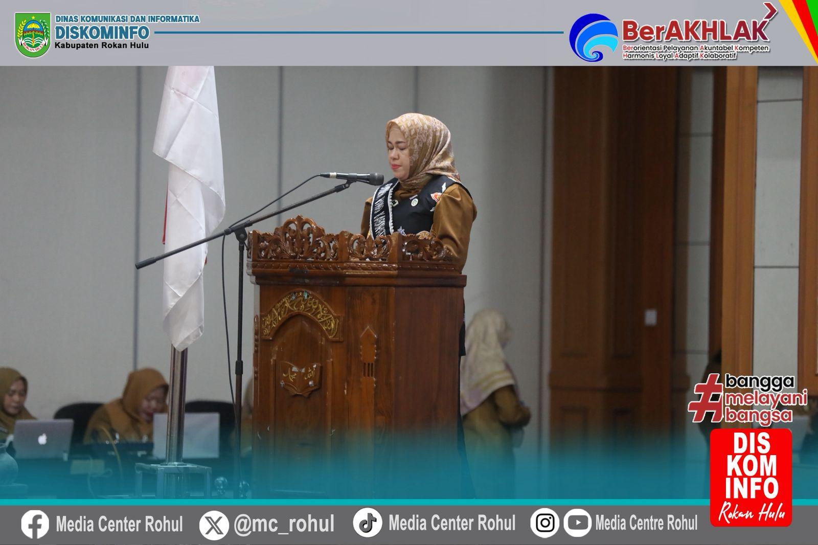 Bunda PAUD dr Yenni sedang memberikan kata sambutan pada kegiatan Advokasi dan Evaluasi