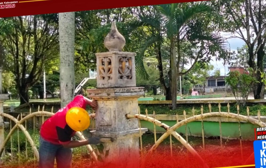 Perawatan pagar taman kota Pasir Pengaraian