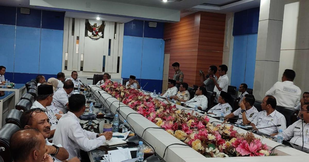 Bupati Anton pimpin rapat persiapan HUT Rohul ke 26. Kegiatan diikuti Sekda, para Asisten dan seluru kepala OPD di Lingkungan Pemkab Rohul