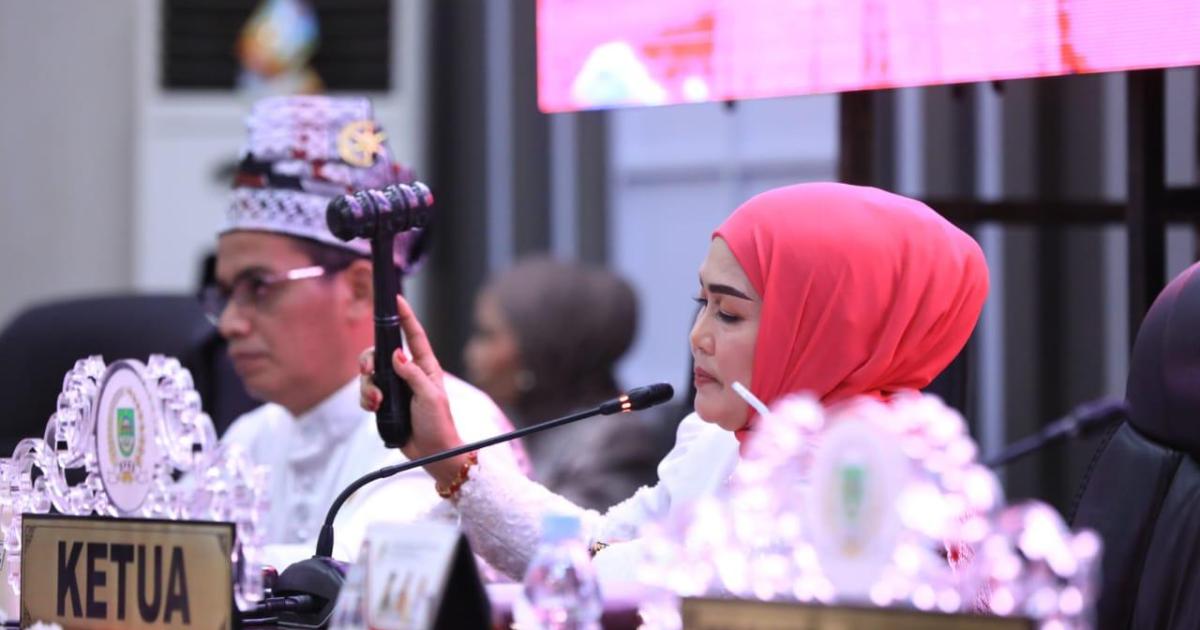 Ketua DPRD Rohul Hj Sumiartini pimpin secara langsung Sidang Rapat Istimewa Paripurna dalam Rangka memperingati Hari Ulang Tahun Rokan Hulu ke-26